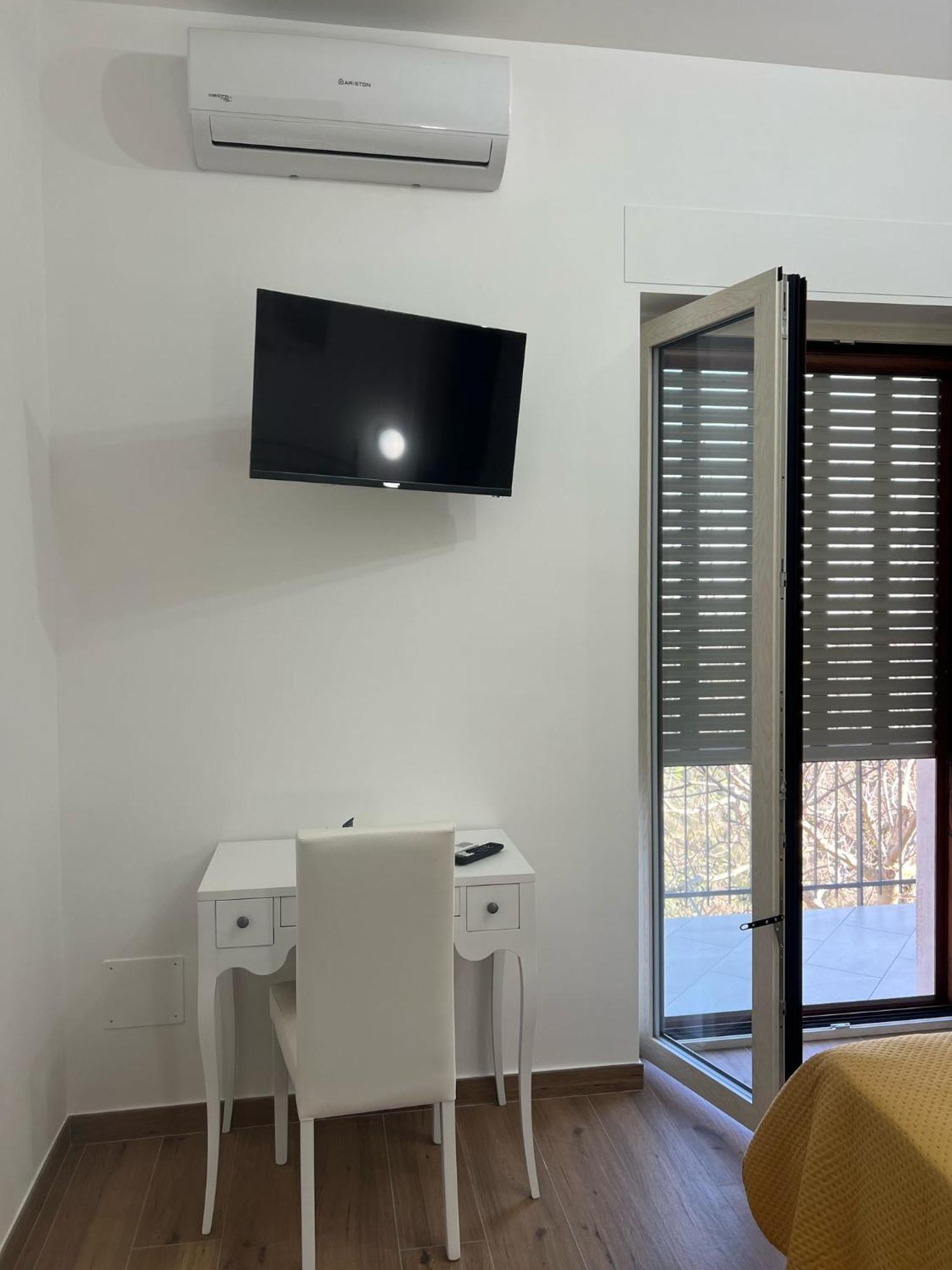 Dente Di Leone Hotel San Mauro Cilento Bagian luar foto